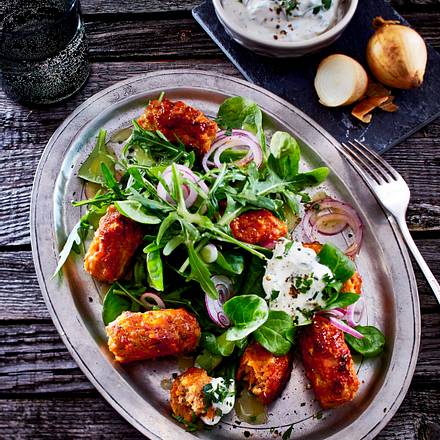 Mini-Hackröllchen auf Salat Rezept Mini-Hackröllchen auf Salat Rezept