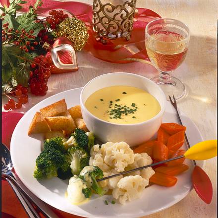 Mini-Käsefondue mit Gemüse Rezept Mini-Käsefondue mit Gemüse Rezept