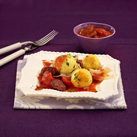 Mini-Knödel in Tomaten-Sherry-Soße Rezept Mini-Knödel in Tomaten-Sherry-Soße Rezept