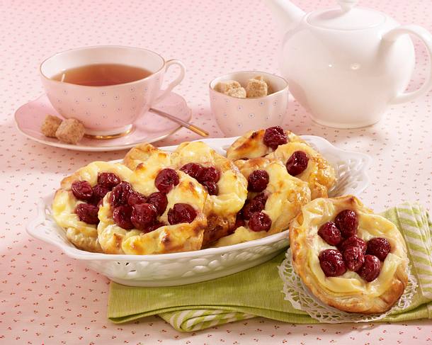 Mini-Kopenhagener mit Kirschen Rezept