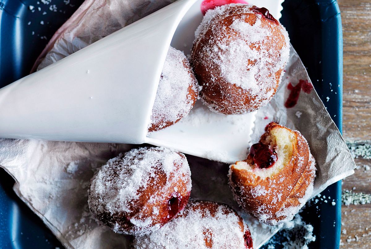 Mini-Krapfen mit Himbeerherz Rezept