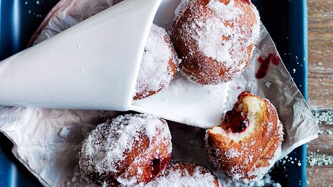 Mini-Krapfen mit Himbeerherz Rezept - Foto: Are Media Syndication 