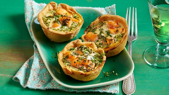 Mini-Lachsquiches mit Dill und Schnittlauch Rezept - Foto: House of Food / Bauer Food Experts KG