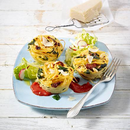 Mini-Nudelauflauf mit Tomatensoße Rezept Mini-Nudelauflauf mit Tomatensoße Rezept