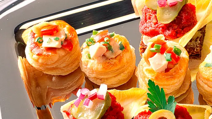 Mini-Pasteten mit Geflügelsalat Rezept - Foto: LECKER @ Bauer Media Group