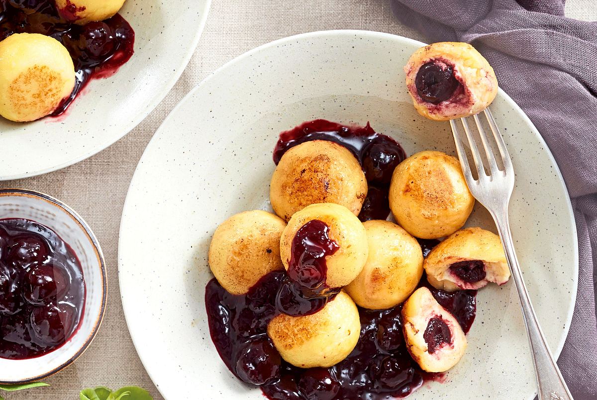 Mini-Quarkknödel mit Kirschgrütze Rezept