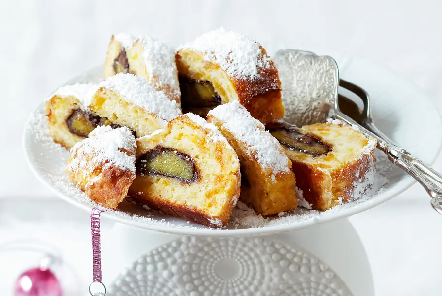 Mini-Quarkstollen mit Marzipan Rezept Mini-Quarkstollen mit Marzipan Rezept