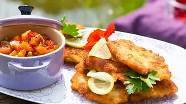 Mini-Schnitzel mit scharfem Aprikosen-Dip Rezept - Foto: LECKER @ Bauer Media Group Mini-Schnitzel mit scharfem Aprikosen-Dip Rezept - Foto: LECKER @ Bauer Media Group