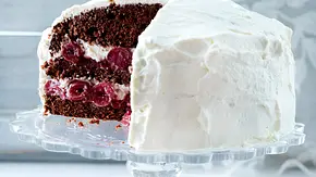 Mini Schwarzwälder Kirschtorte im Sahnemantel Rezept - Foto: LECKER @ Bauer Media Group Mini Schwarzwälder Kirschtorte im Sahnemantel Rezept - Foto: LECKER @ Bauer Media Group