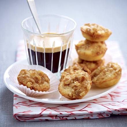 Mini-Törtchen mit Walnüssen Rezept Mini-Törtchen mit Walnüssen Rezept