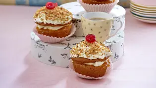 Mini-Törtchen „Frankfurter Kranz“ Rezept - Foto: LECKER @ Bauer Media Group Mini-Törtchen „Frankfurter Kranz“ Rezept - Foto: LECKER @ Bauer Media Group