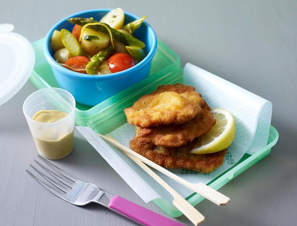 Mini Wiener Schnitzel mit Spargel-Kartoffelsalat Rezept Mini Wiener Schnitzel mit Spargel-Kartoffelsalat Rezept