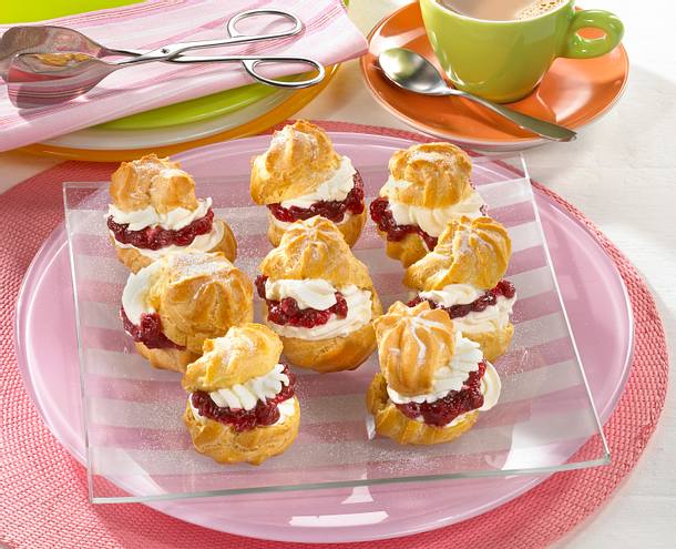 Mini-Windbeutel mit Preiselbeer-Joghurtsahne (Diabetiker) Rezept Mini-Windbeutel mit Preiselbeer-Joghurtsahne (Diabetiker) Rezept
