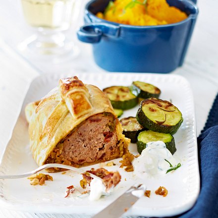 Minihackfilets Wellington mit Zucchinifarce im Blätterteigmantel und Kürbisstampf Rezept Minihackfilets Wellington mit Zucchinifarce im Blätterteigmantel und Kürbisstampf Rezept