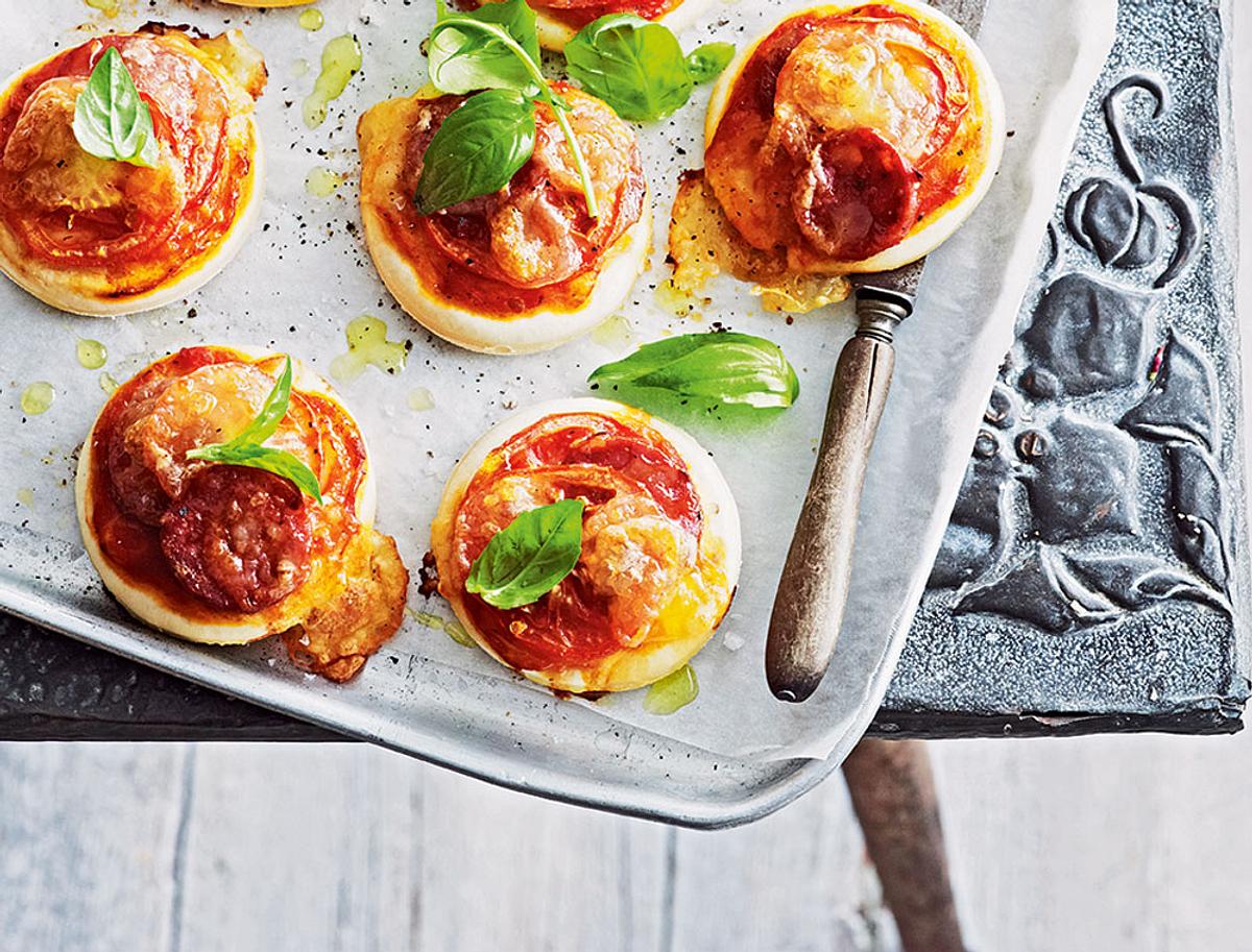 Minipizzas mit Salami Rezept