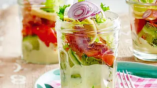 Minischichtsalat mit French Dressing Rezept - Foto: LECKER @ Bauer Media Group Minischichtsalat mit French Dressing Rezept - Foto: LECKER @ Bauer Media Group