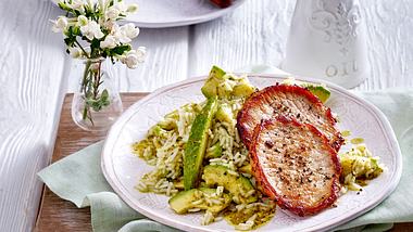 Minuten-Steaks mit Avocado-Reissalat Rezept - Foto: House of Food / Bauer Food Experts KG