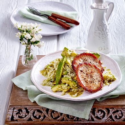 Minuten-Steaks mit Avocado-Reissalat Rezept Minuten-Steaks mit Avocado-Reissalat Rezept