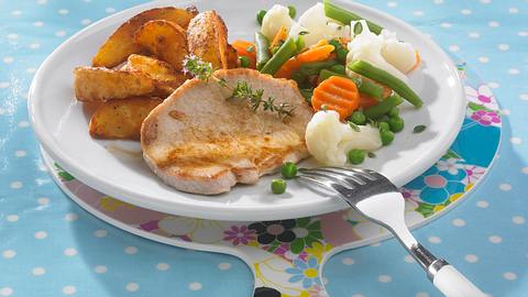 Minutensteak mit Kartoffelecken (Diät) Rezept - Foto: House of Food / Bauer Food Experts KG