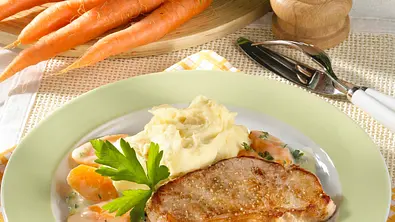 Minutensteak mit Möhrengemüse Rezept - Foto: LECKER @ Bauer Media Group