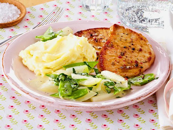 Minutensteaks mit Sahne-Kohlrabigemüse Rezept Minutensteaks mit Sahne-Kohlrabigemüse Rezept