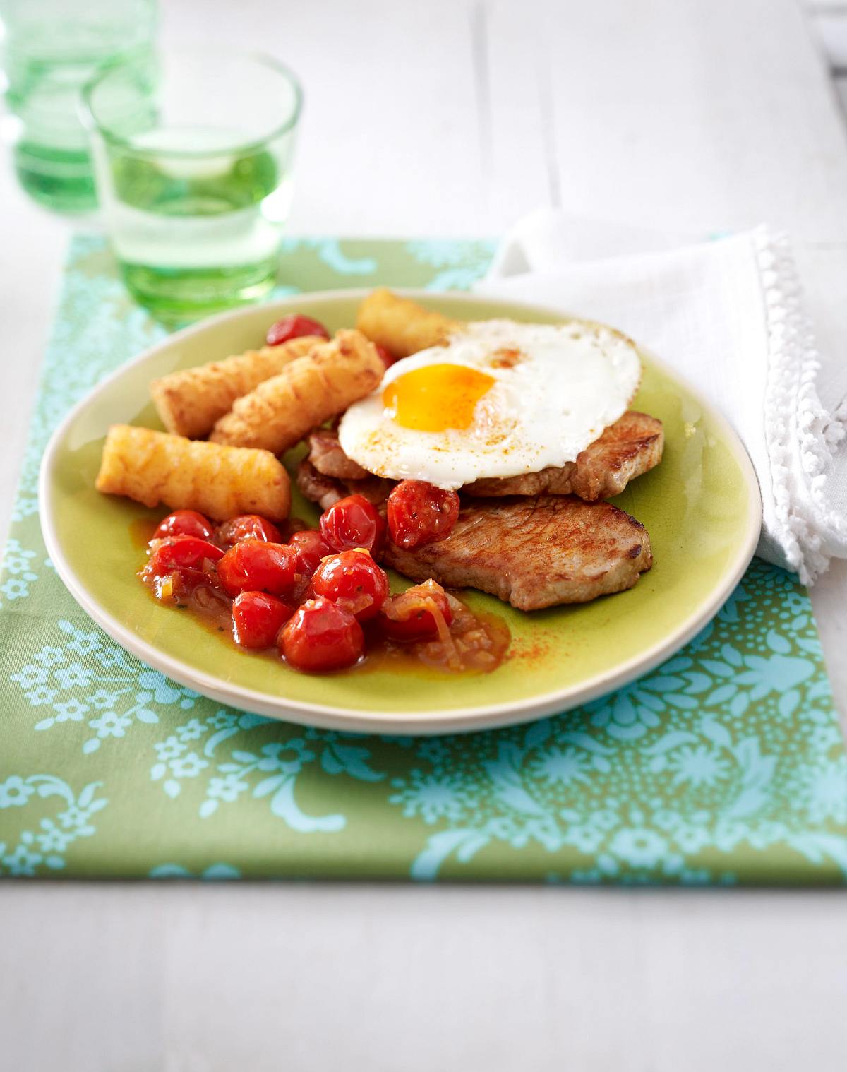 Minutensteaks mit Spiegelei, Tomaten und Kroketten Rezept