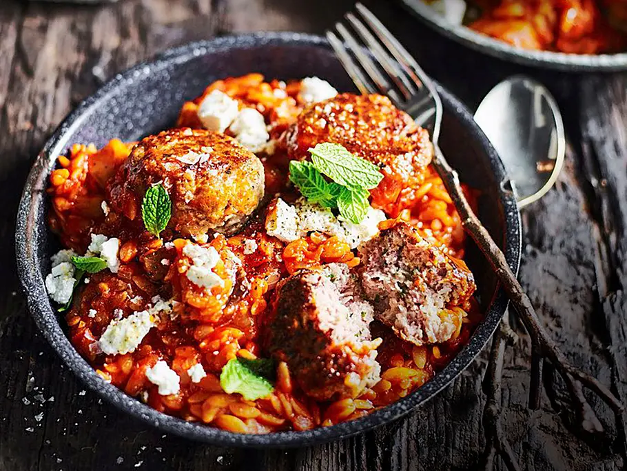 Minz-Lammbällchen auf Tomaten-Orzo Rezept Minz-Lammbällchen auf Tomaten-Orzo Rezept