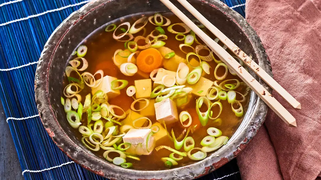 Miso-Suppe Rezept - Foto: LECKER @ Bauer Media Group Miso-Suppe Rezept - Foto: LECKER @ Bauer Media Group