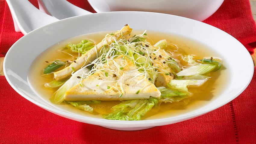 Miso-Suppe mit Tofu, Chinakohl und Alfalfasprossen Rezept - Foto: House of Food / Bauer Food Experts KG