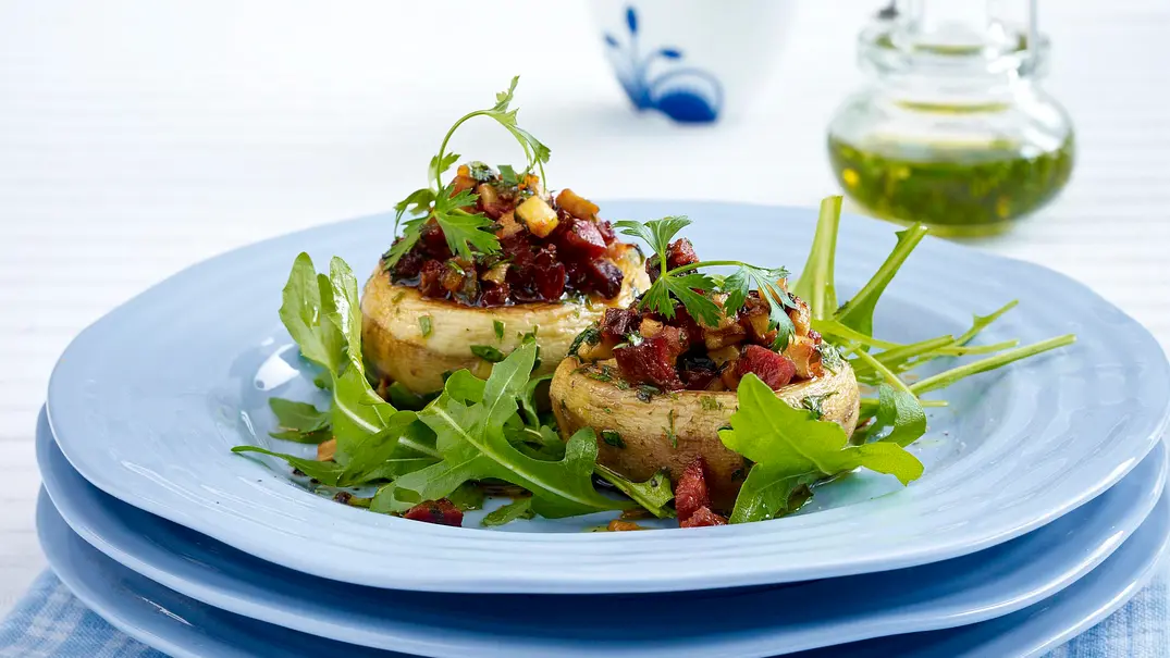 Mit Chorizo gefüllte Champignons Rezept - Foto: LECKER @ Bauer Media Group Mit Chorizo gefüllte Champignons Rezept - Foto: LECKER @ Bauer Media Group