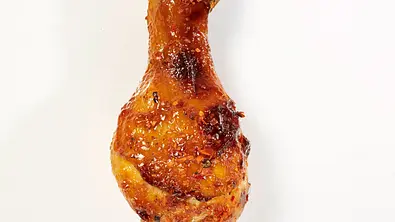 Mit Honig glasierte Hähnchenkeulen Rezept - Foto: LECKER @ Bauer Media Group