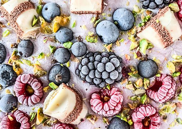 Mit rosa Creme & Schoko-Topping Rezept