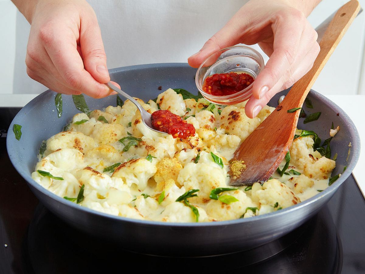 Blumenkohl mit Samba Oelek würzen