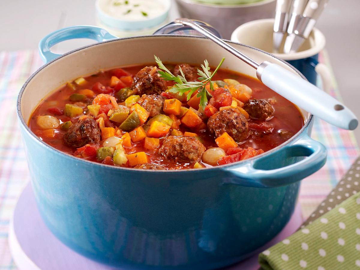 Mitternachtssuppe mit Hackbällchen Rezept