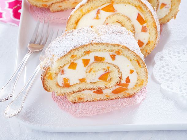 Möhren-Biskuitrolle mit Aprikosen-Mascarponecreme Rezept Möhren-Biskuitrolle mit Aprikosen-Mascarponecreme Rezept