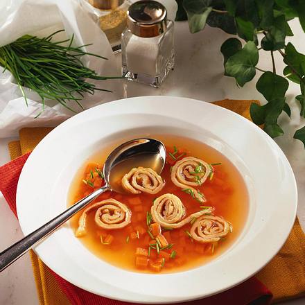 Möhren-Bouillon mit Flädle Rezept