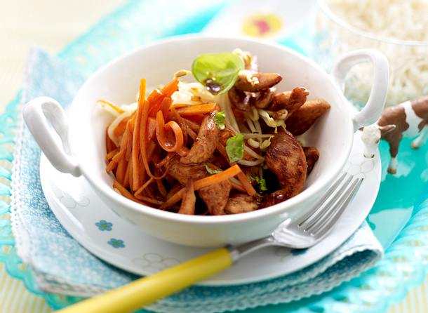Möhren-Hähnchenfilet-Pfanne mit Sprossen Rezept Möhren-Hähnchenfilet-Pfanne mit Sprossen Rezept