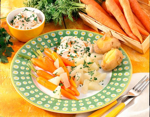 Möhren-Kohlrabigemüse mit Quark-Koriandersoße Rezept