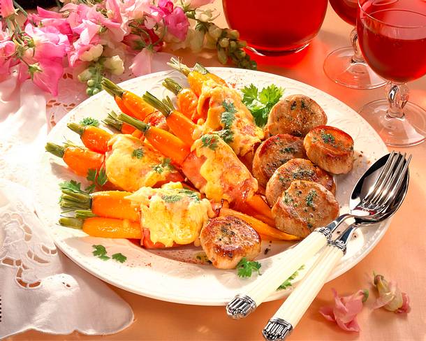 Möhren mit Kochschinkenmantel mit Schweinemedaillons Rezept