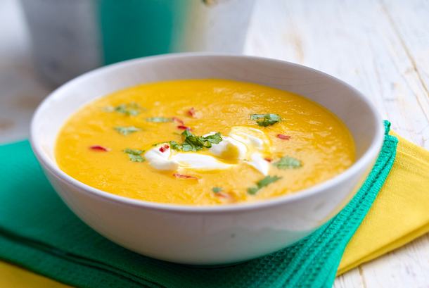 Möhren-Orangen-Suppe mit Ingwer Rezept Möhren-Orangen-Suppe mit Ingwer Rezept