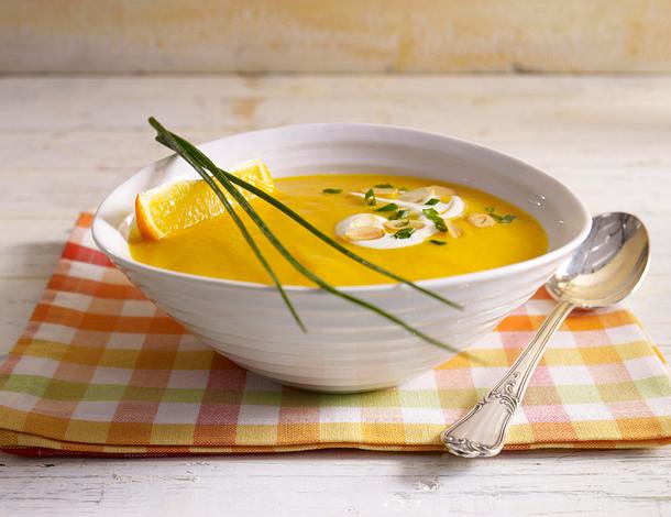 Möhren-Orangencremesuppe mit Mandelblättchen Rezept Möhren-Orangencremesuppe mit Mandelblättchen Rezept