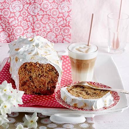 Möhren-Walnuss-Kastenkuchen mit geflämmtem Baiser Rezept Möhren-Walnuss-Kastenkuchen mit geflämmtem Baiser Rezept