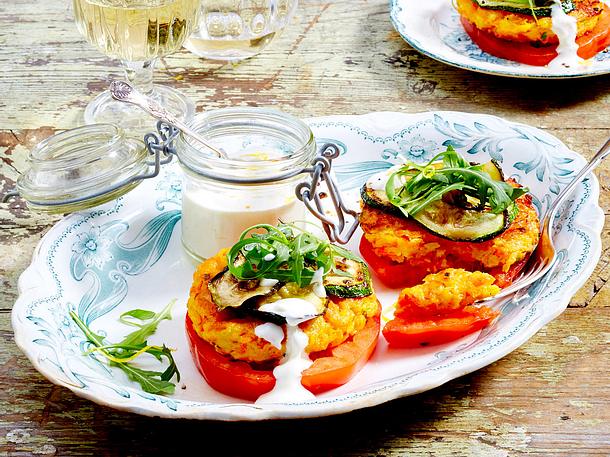 Möhrenbratlinge mit Zitronensoße Rezept Möhrenbratlinge mit Zitronensoße Rezept