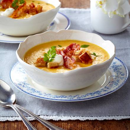 Möhrencremesuppe mit Croûtons und Bacon Rezept