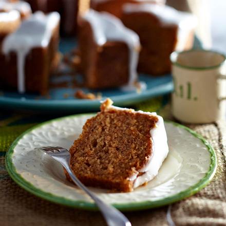 Möhrenkuchen mit Zitronenguss Rezept Möhrenkuchen mit Zitronenguss Rezept