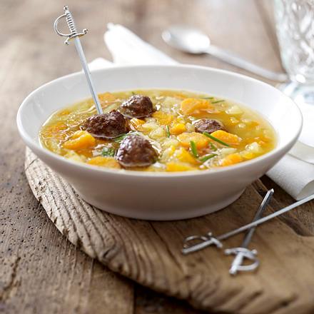 Möhrentopf mit Kartoffeln und Hackbällchen Rezept