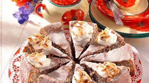 Mohn-Apfel-Biskuit-Kuchen Rezept - Foto: House of Food / Bauer Food Experts KG