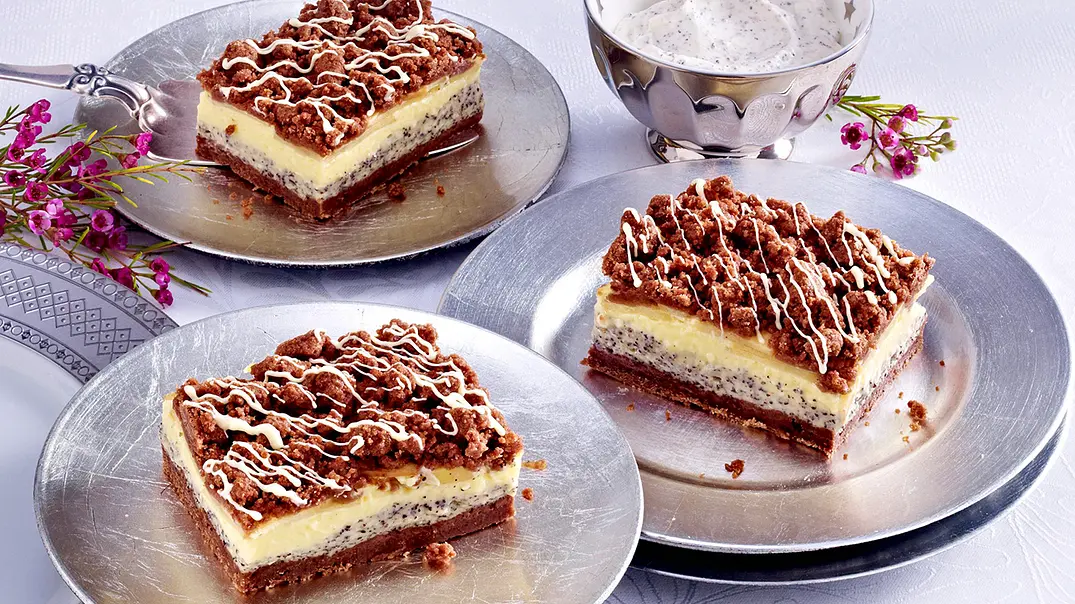 Mohn-Apfel-Schnitte Rezept - Foto: LECKER @ Bauer Media Group