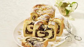 Mohn-Feigen-Hefekuchen Rezept - Foto: LECKER @ Bauer Media Group