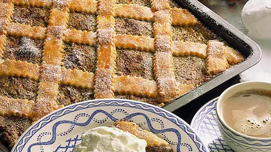 Mohn-Grieß-Kuchen Rezept - Foto: LECKER @ Bauer Media Group